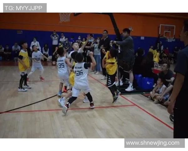 赛后分析:西安篮球队与广州篮球队的团队协作表现及其影响探讨 赛后分析:西安篮球队与广州篮球队的团队协作表现及其影响探讨